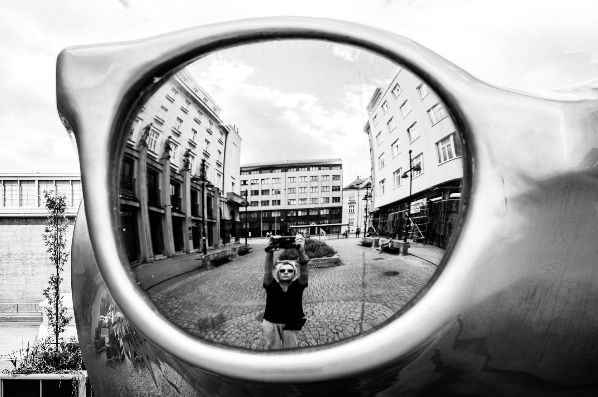 ilustrační foto - autoportrét v brýlích